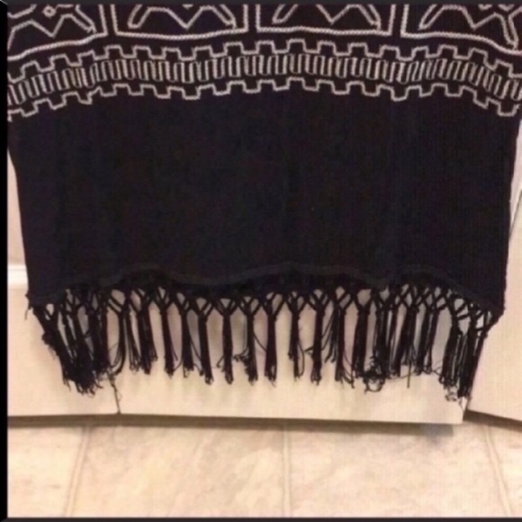 Francesca’s Fringe Top - Picture 3 of 4